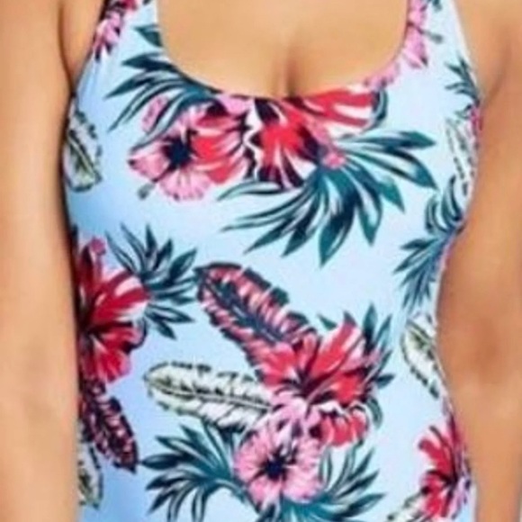 Swimsuit - Picture 4 of 7